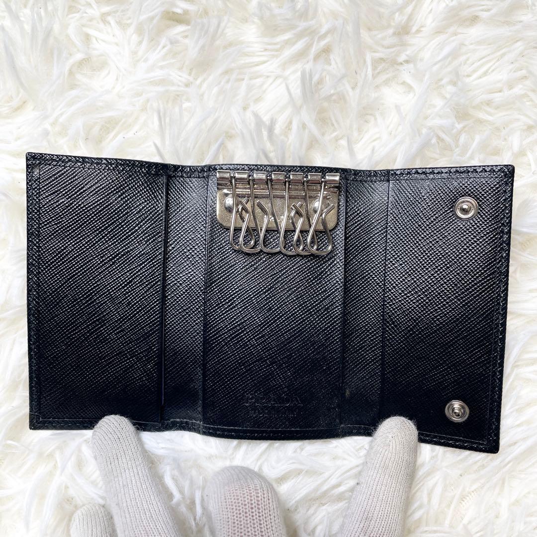 【未使用級 現行】プラダ 6連キーケース サフィアーノ レザー ブラック 三角