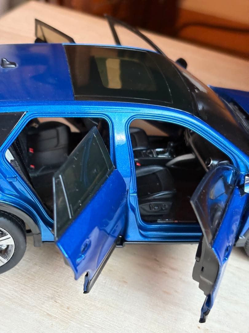 超美品❗️全開閉 希少Audi Q2L ミニカー 青色1/18 - ミニカー