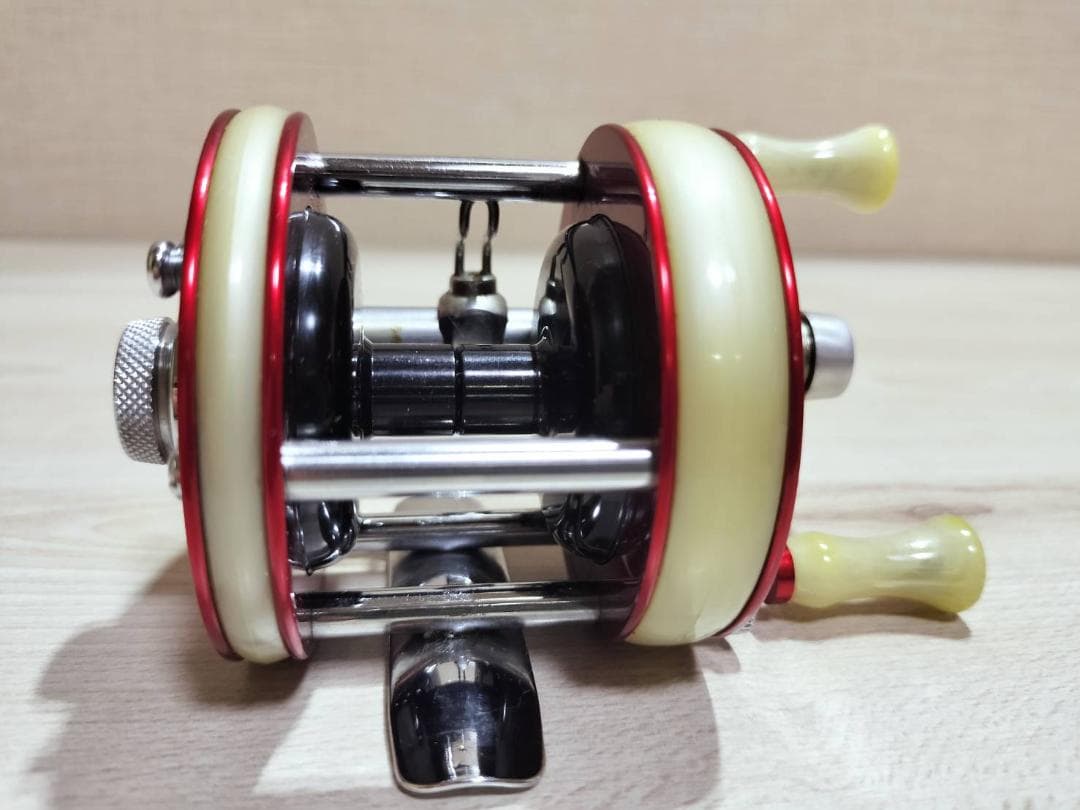 ◇極美品◆ アンバサダー 2600 セミダイレクトリール　ABU GARCIA