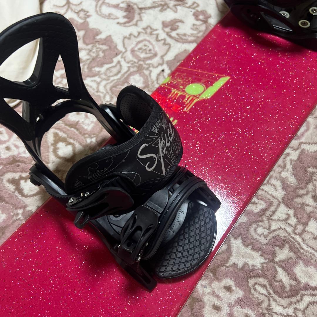 美品 子供 レディース 138.5cm バイン付 スノーボード2点セット