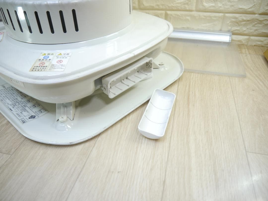 送料無料◇2014年◇コロナ ホワイト石油ストーブ 手動ダイヤル式