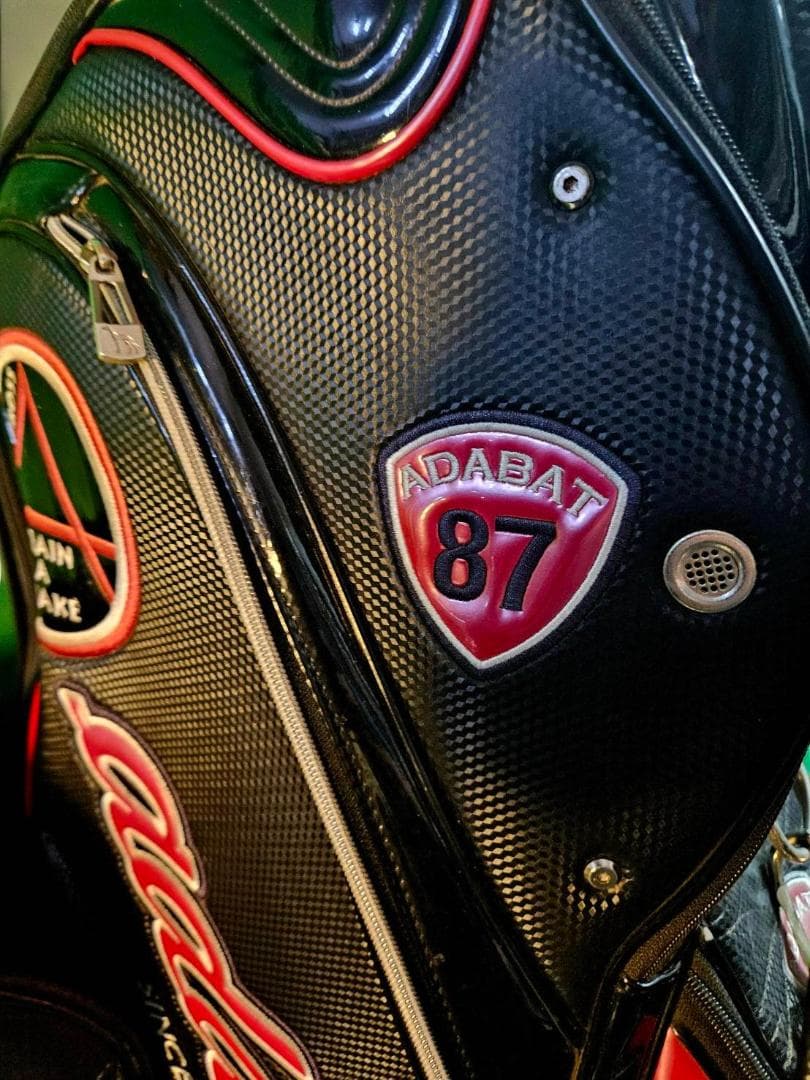 としくん送料無料/美品　adabat 大型エナメル高級キバッグ BLACK