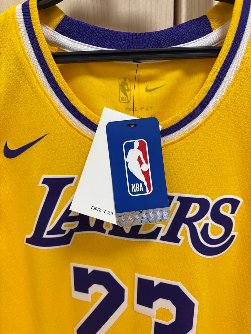 Nike Lakers ユニフォーム LeBron James 23