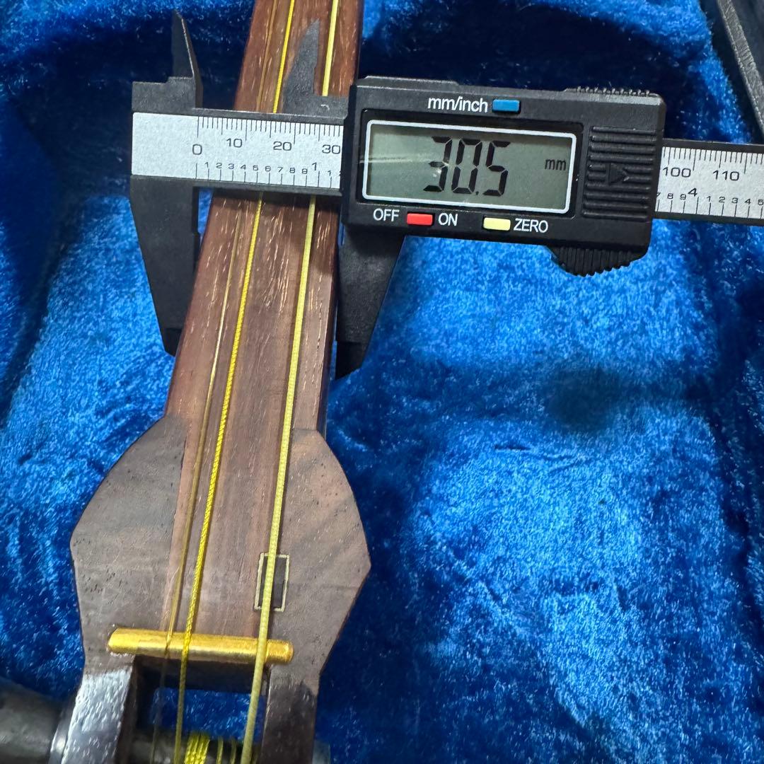 三味線　太棹　紫檀　丸打胴　糸まき　宇柄　天神欠け無し　東さわり有り　リンドウ