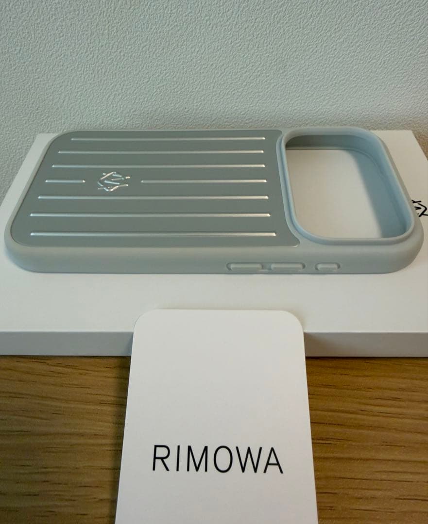RIMOWA iPhone17pro用ケース