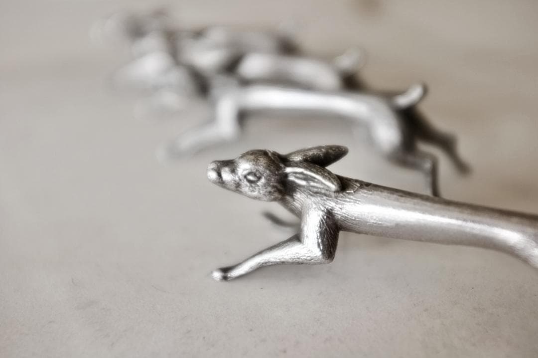 sold フランス 駆け抜ける永遠のウサギとカトラリーレスト アンティーク