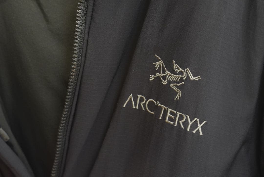 アークテリクス　アトムarフーディ メンズ　Mサイズ