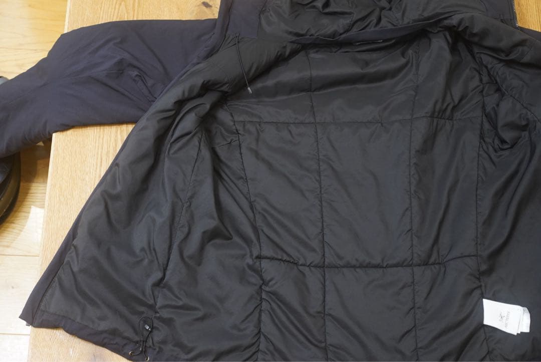 アークテリクス　アトムarフーディ メンズ　Mサイズ