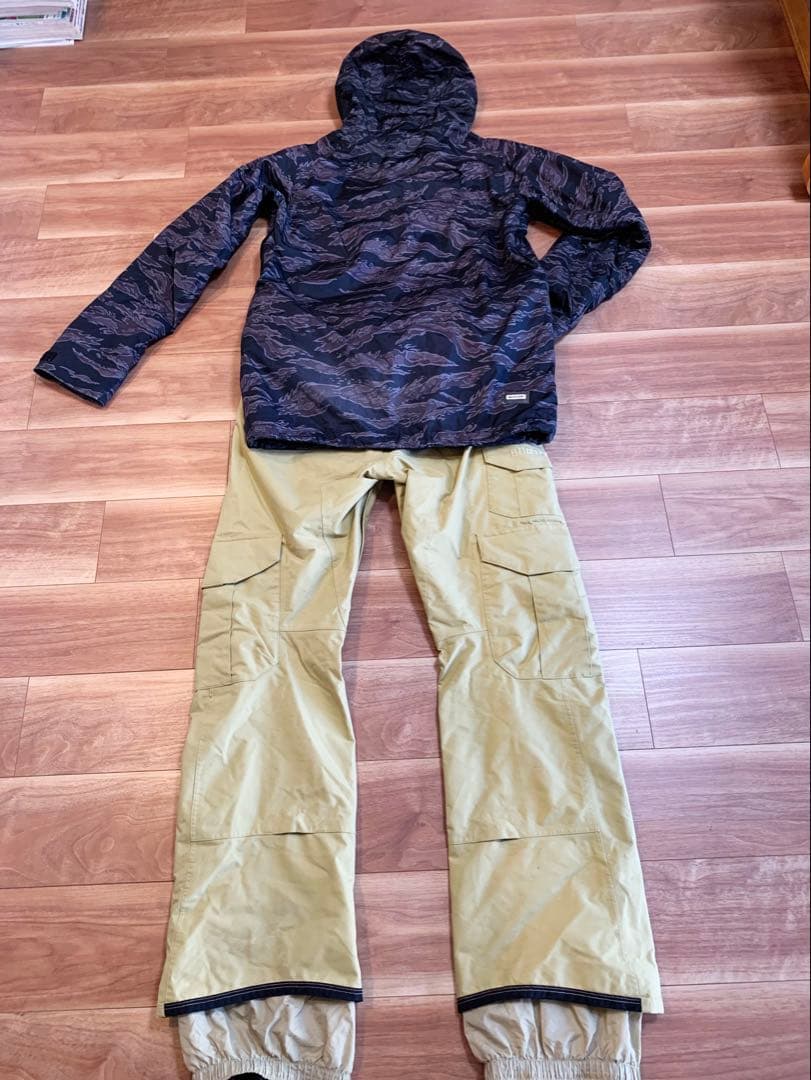 Burton スノーウェア　迷彩とカーゴパンツ上下セット　最終値下げ
