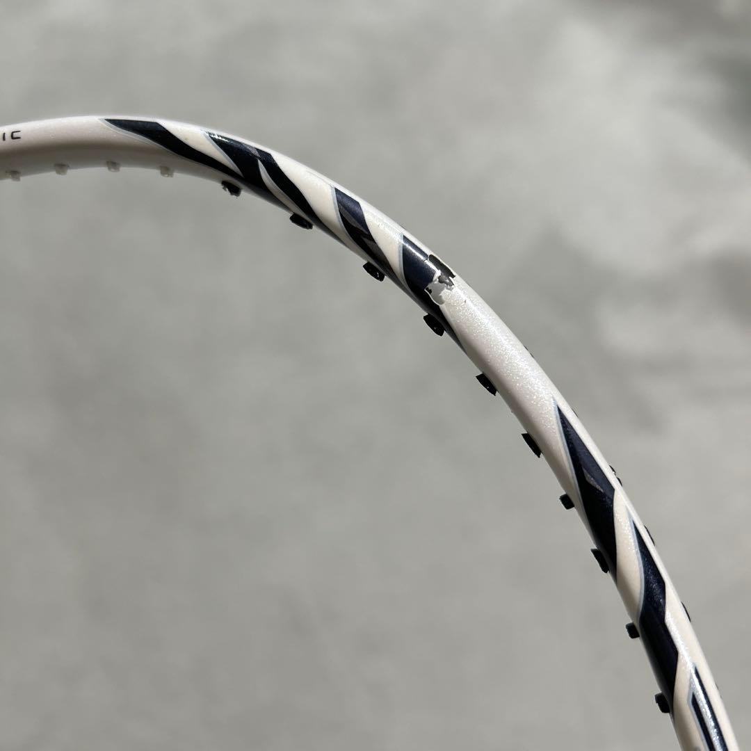 折れてるバドミントンラケット YONEX ASTROX99PRO