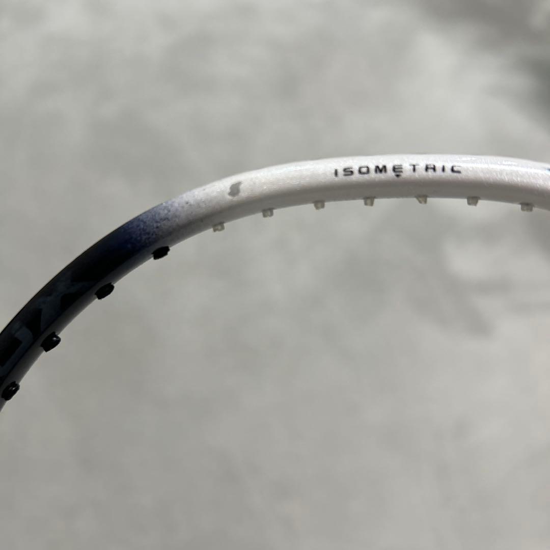 折れてるバドミントンラケット YONEX ASTROX99PRO