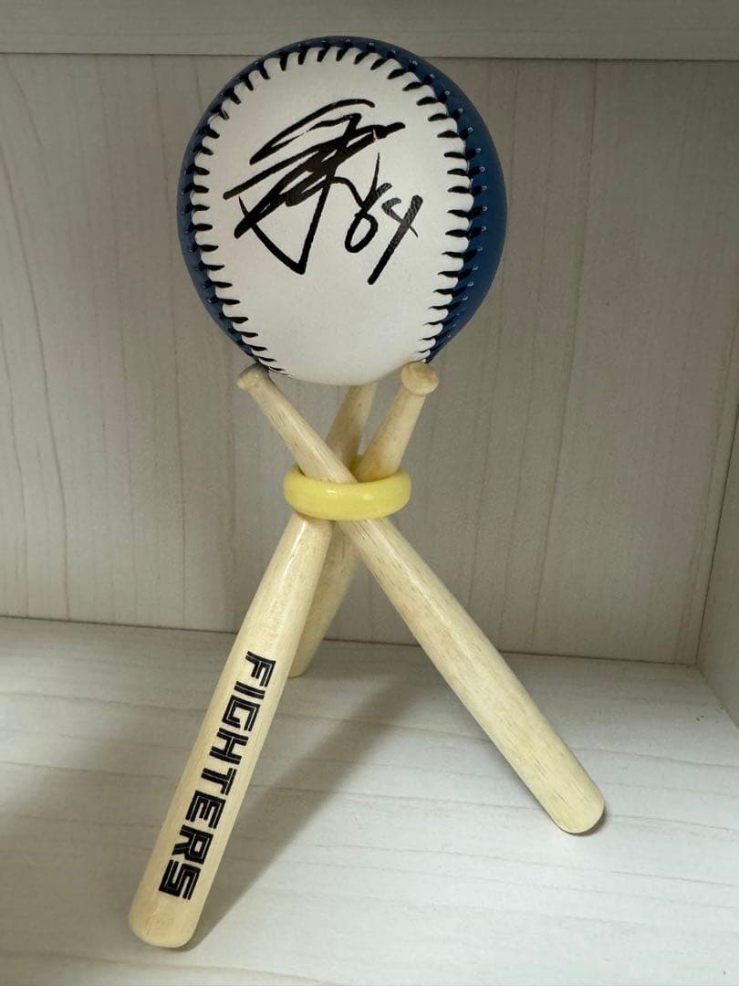 FIGHTERS 田宮裕涼64 サイン入りボール スタンド付き