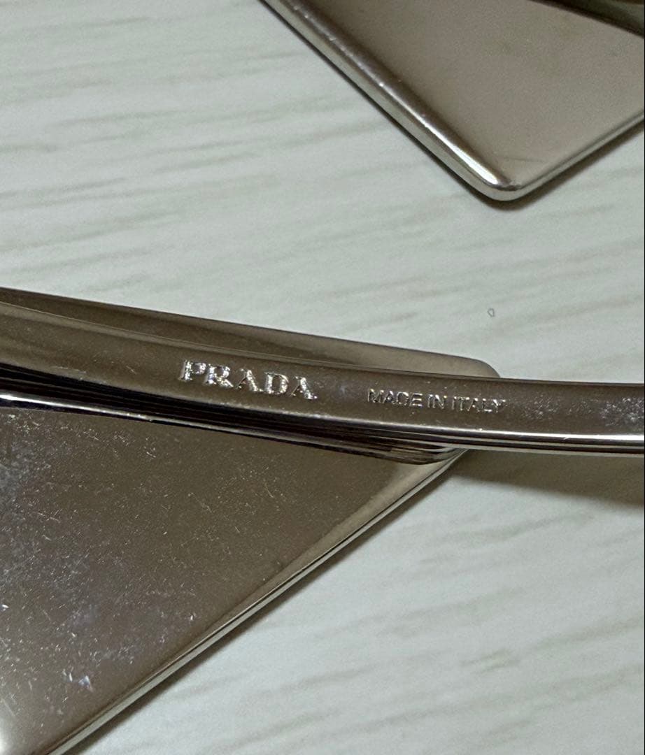 PRADA メタル ヘアピン 備品