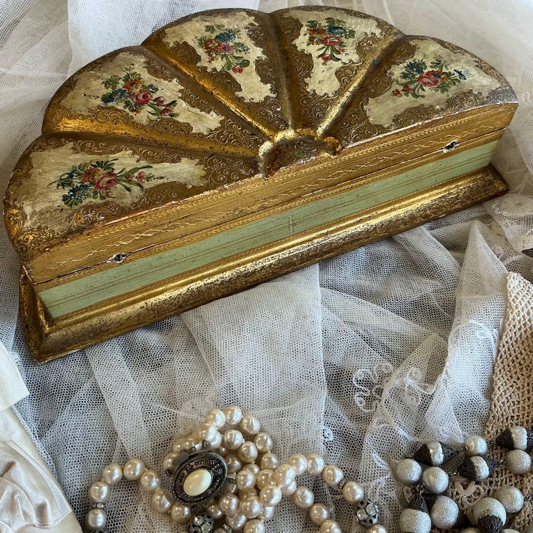 フランスアンティーク　ハンドペイント　木製　エヴァンタイユ型　ジュエリーボックス