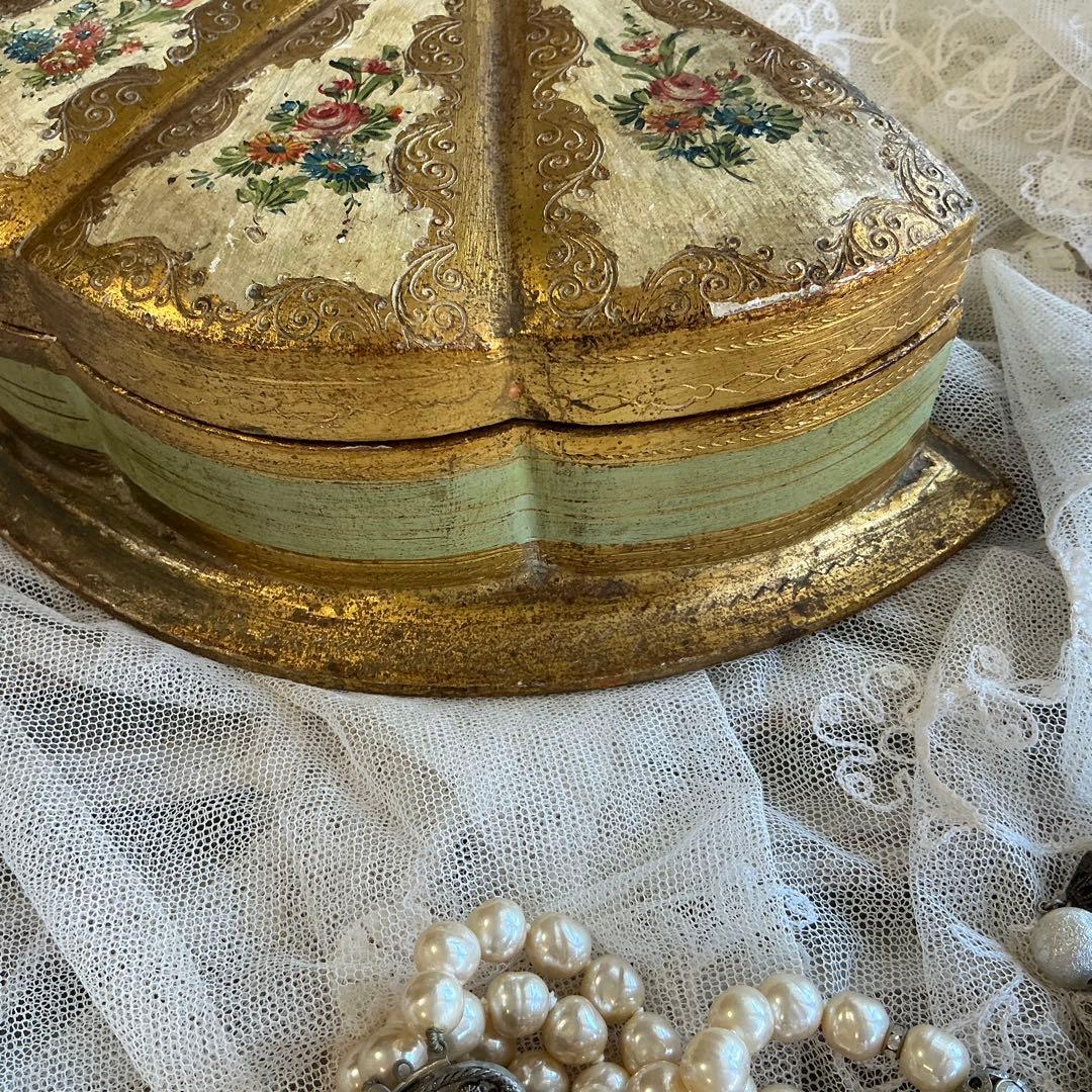 フランスアンティーク　ハンドペイント　木製　エヴァンタイユ型　ジュエリーボックス