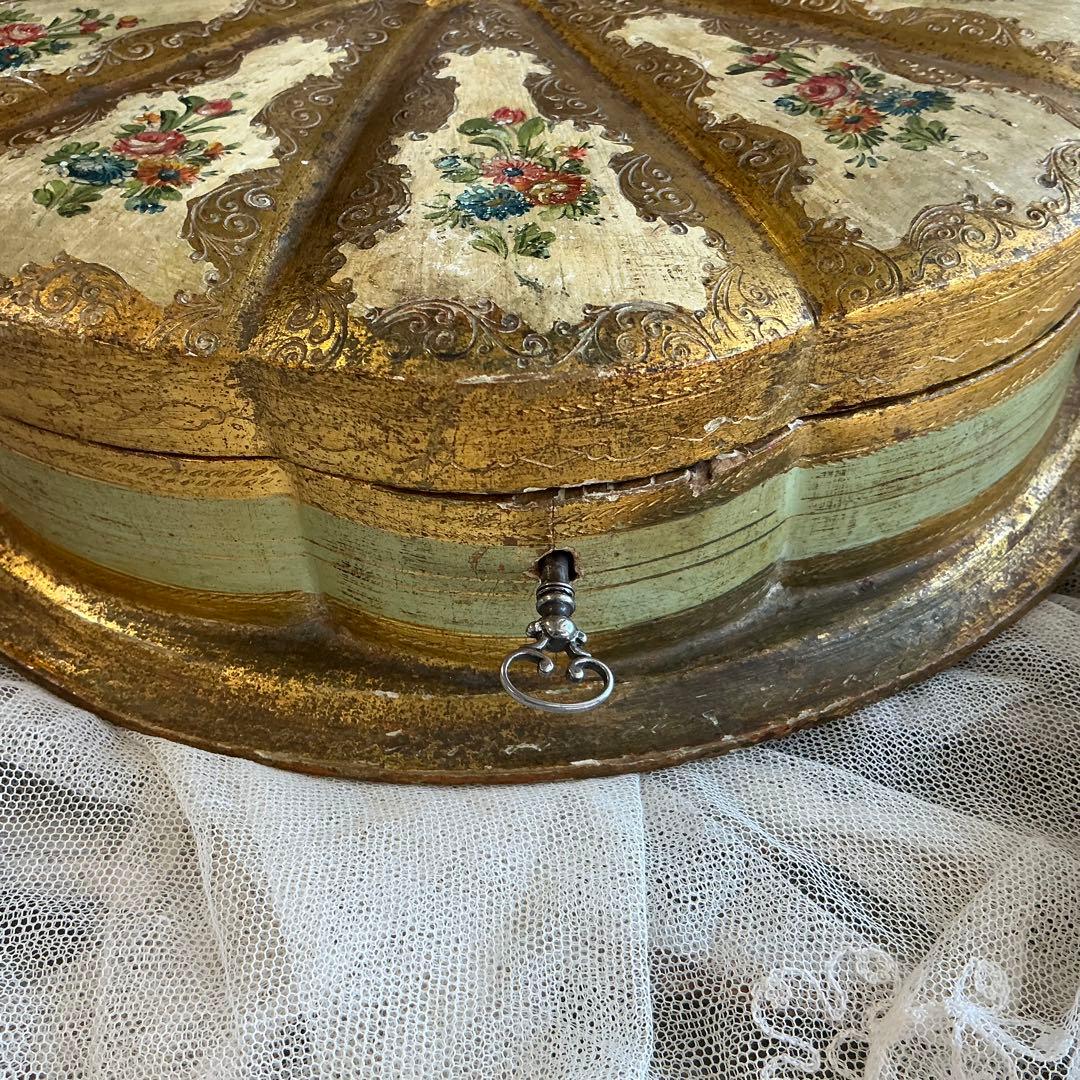 フランスアンティーク　ハンドペイント　木製　エヴァンタイユ型　ジュエリーボックス