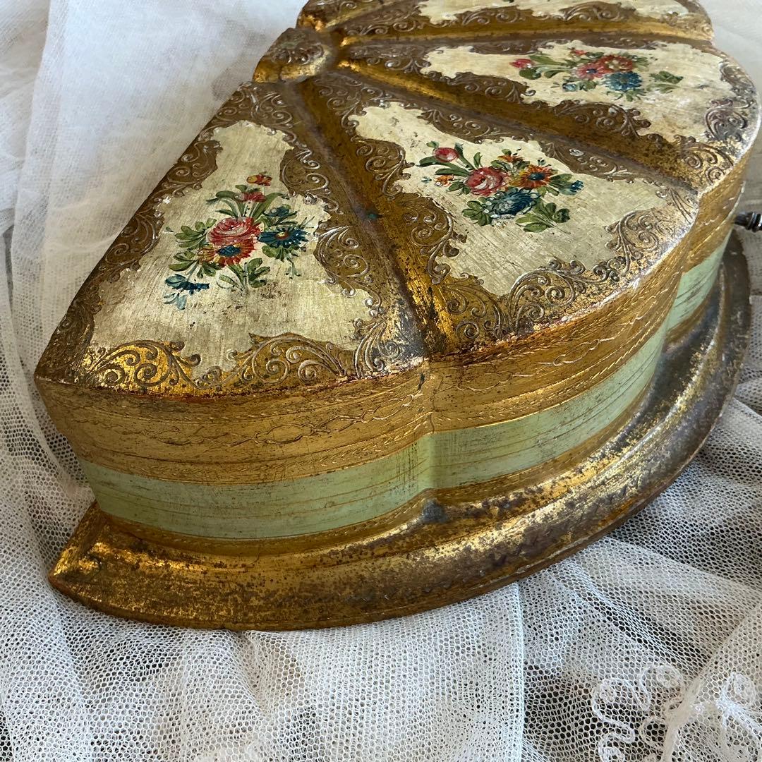 フランスアンティーク　ハンドペイント　木製　エヴァンタイユ型　ジュエリーボックス