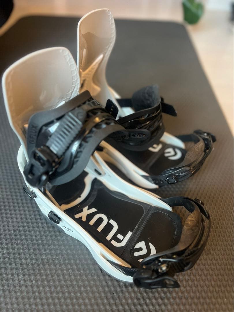 FLUX スノーボードビンディング ホワイト/ブラック