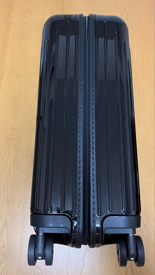 Rimowa リモワ エッセンシャルライト　キャビン