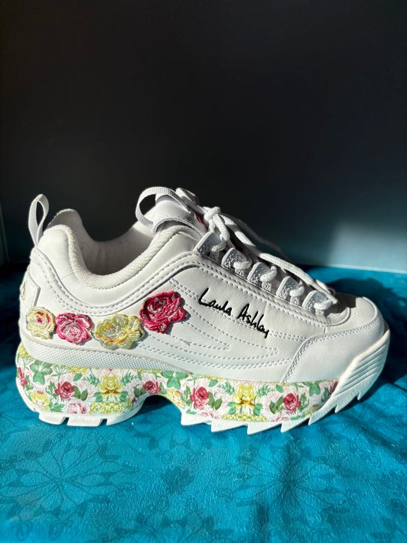 【極美品】スニーカー LauraAshleyx atmospink 23.5cm