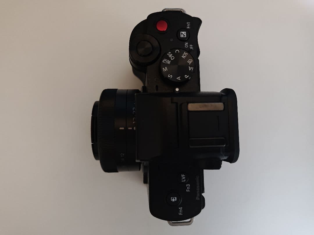 LUMIX G100Dミラーレス一眼カメラ 本体と付属品