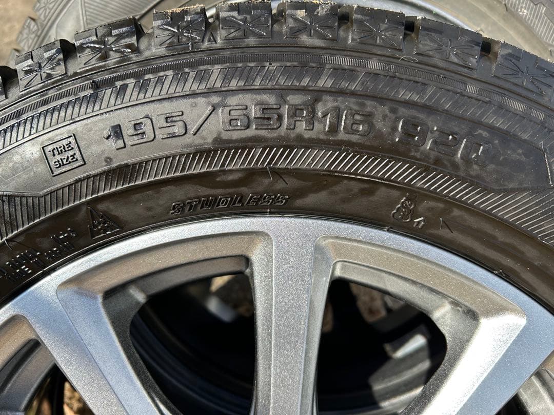 トヨタ・ライズ・ロッキースタッドレスタイヤホイールセット