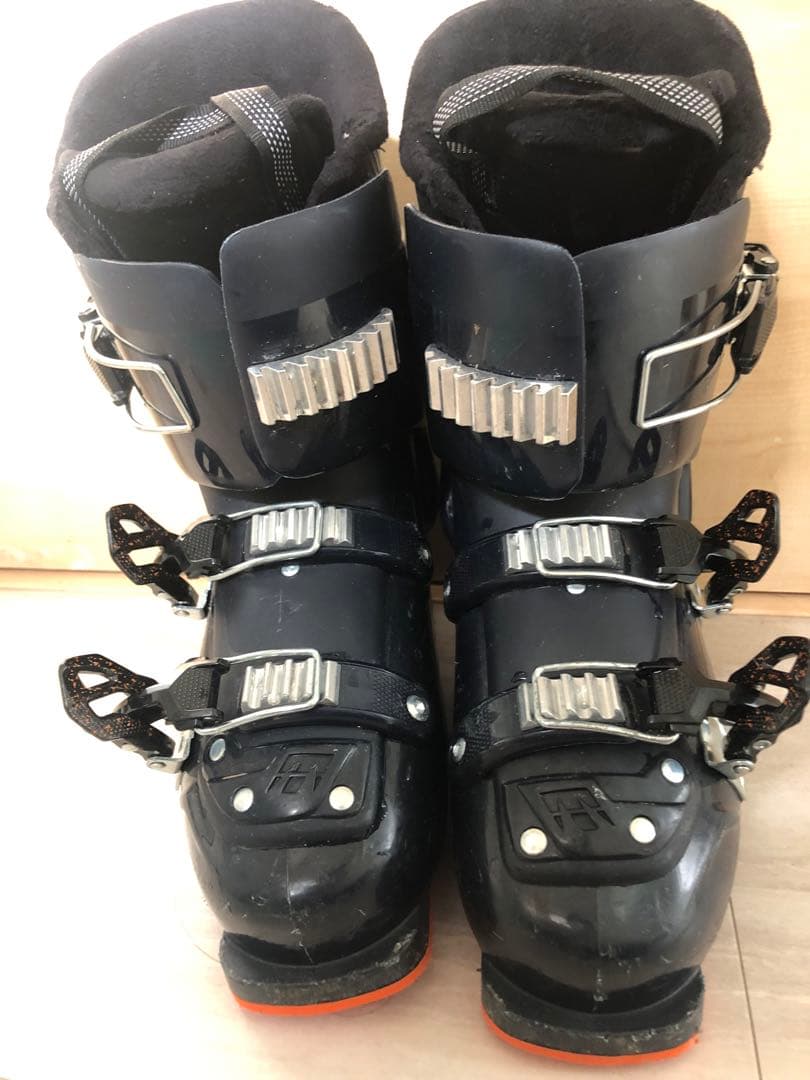 XX スキー板 ホワイト/ブラック バインディング付きそしてブーツのセット