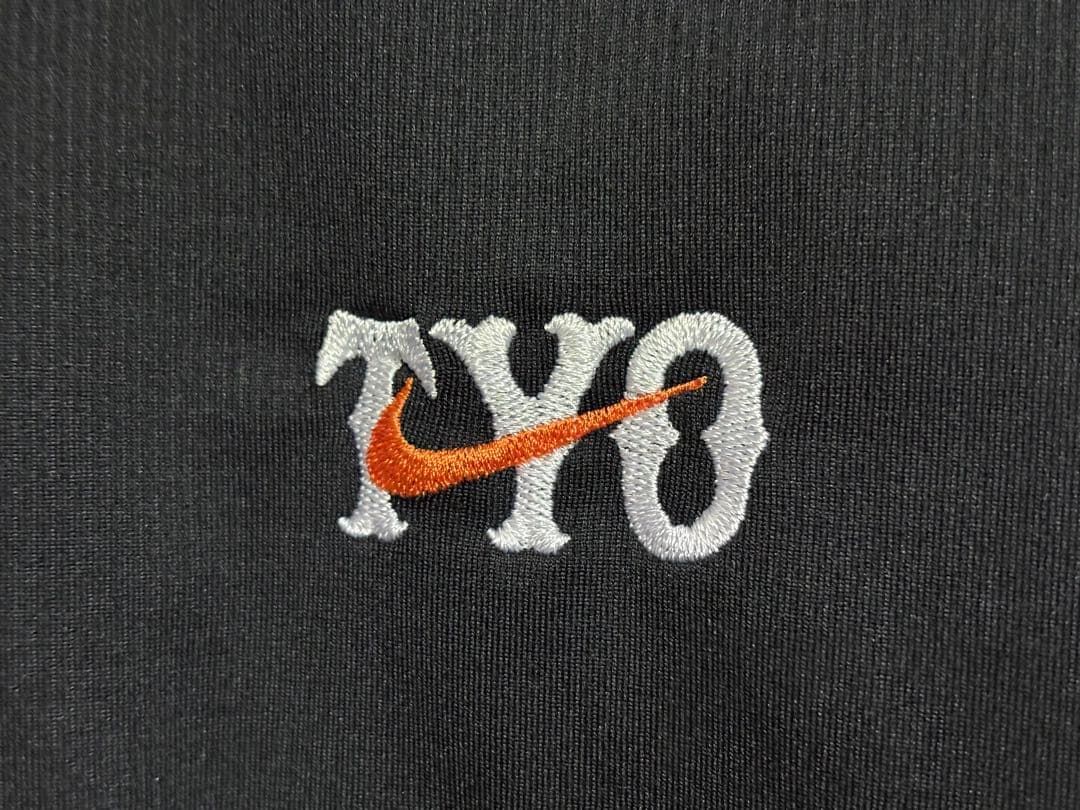 読売ジャイアンツ ナイキ ブラック TYO Swoosh 移動用 ポロシャツ