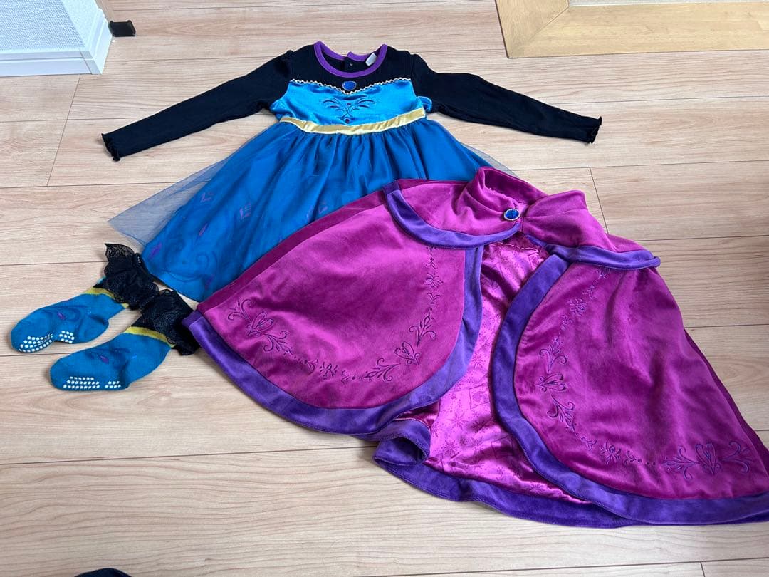 新品　リトシー　エルサ　ワンピース、ケープ、靴下セット110 しまむら　アナ雪