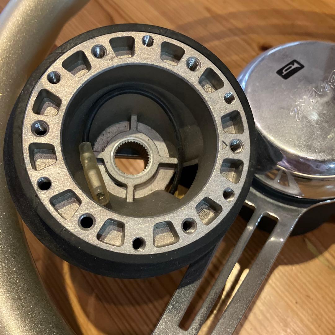 シルバー 3スポーク ステアリング 本体 ステアリングサイズ　35です。