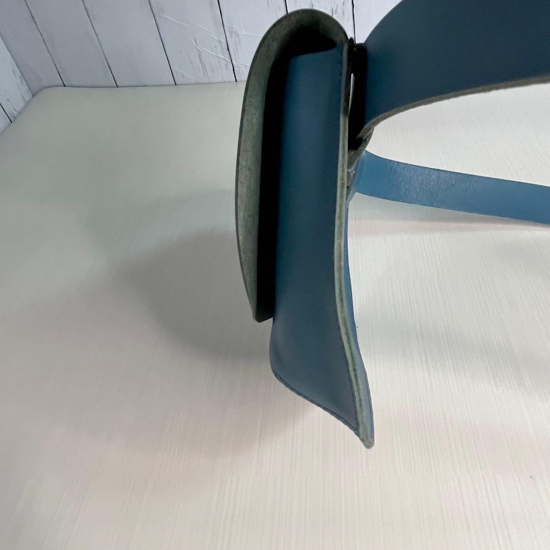 IL BISONTE カウハイド レザー ボディバック　ウエストバッグ　ブルー