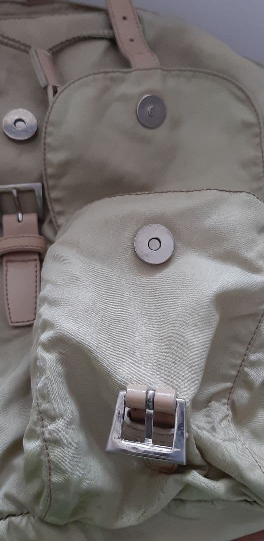 プラダ　リュック　ベージュ