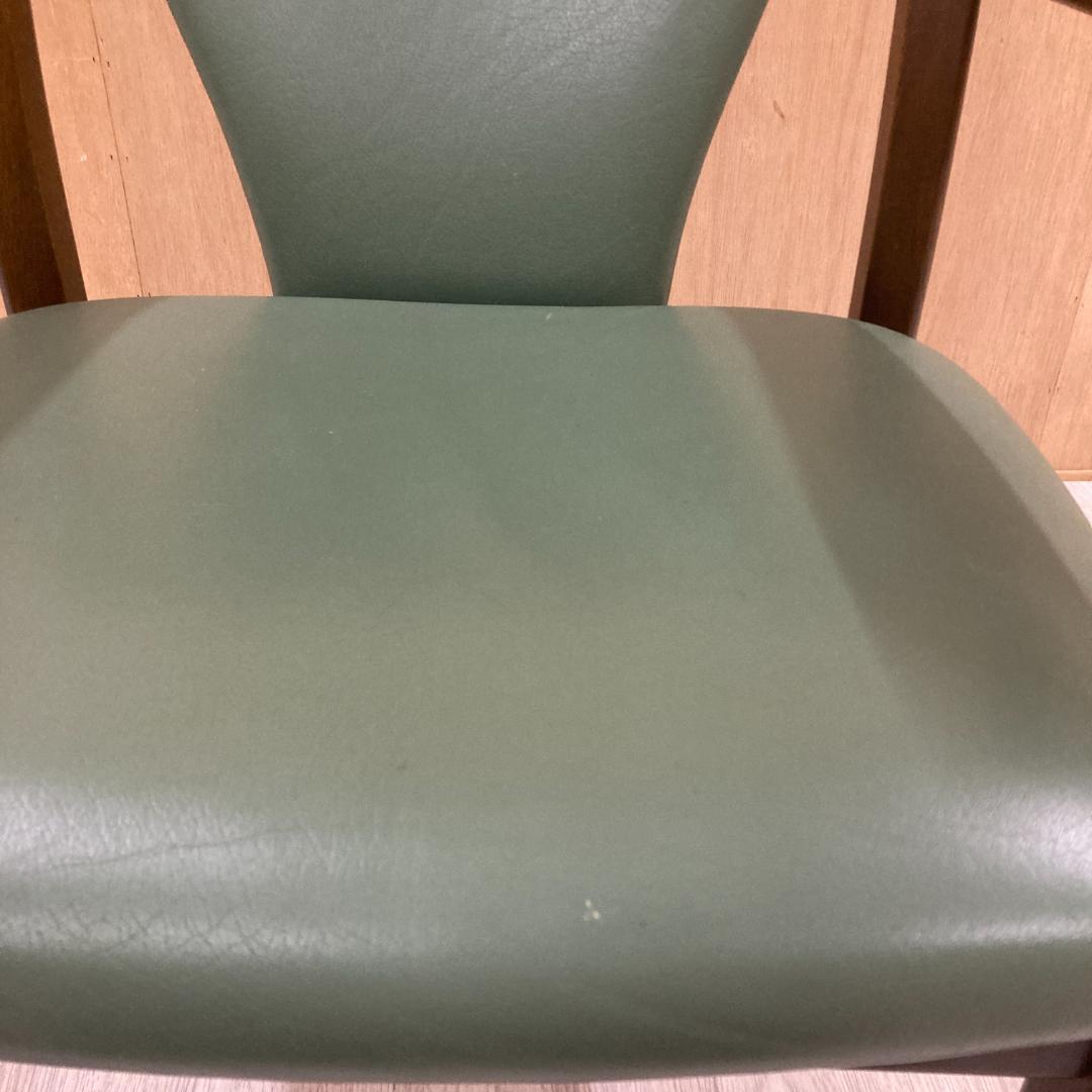 【飛騨産業】キツツキ　アームチェア　ダイニングチェア　革　C