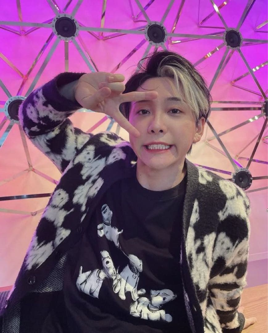 大森元貴着用CELINE 犬柄 カーディガン エイミードリアン ニット