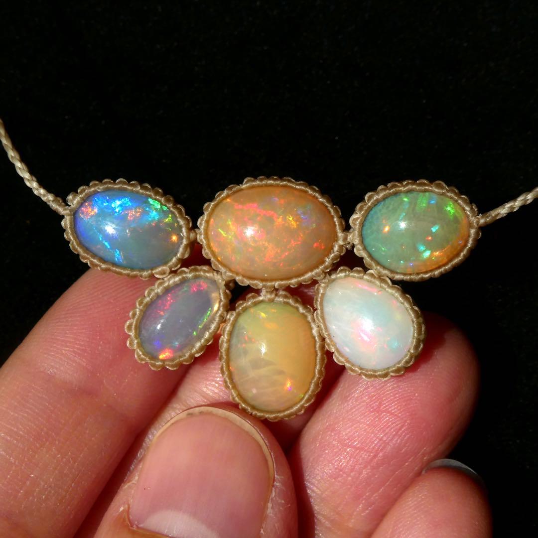 F　オパールのマクラメネックレス