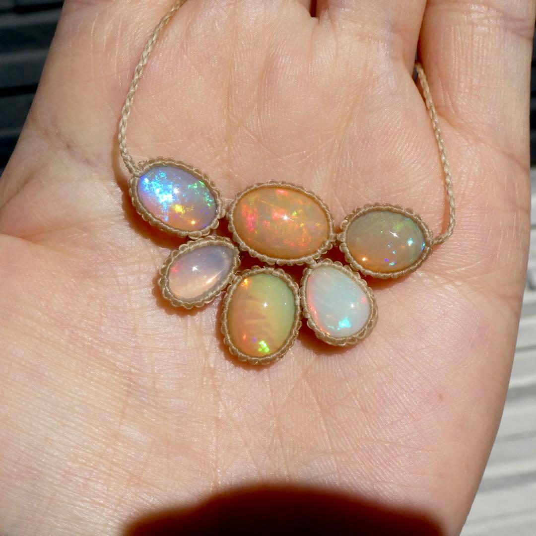 F　オパールのマクラメネックレス