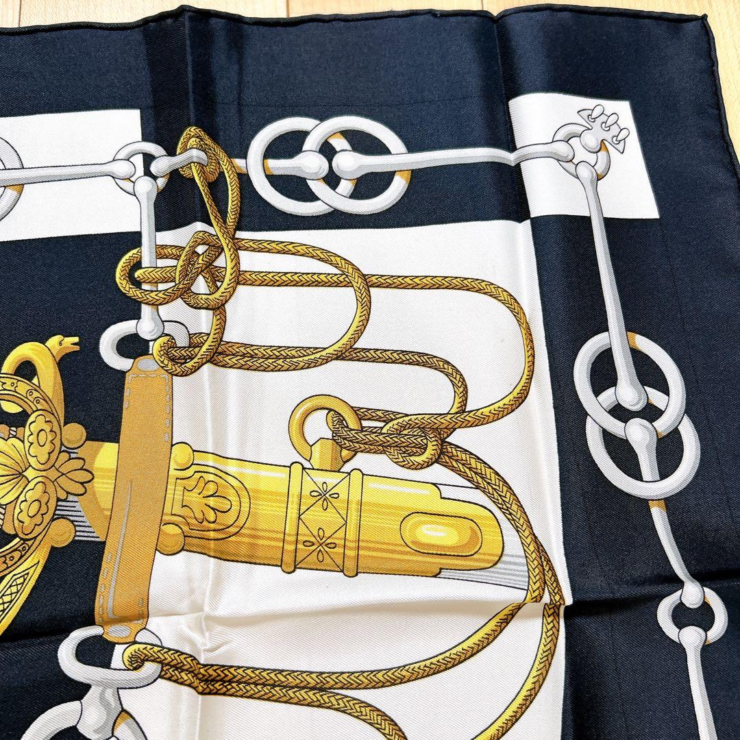 Hermès エルメス Cliquetis シルクカレ90 剣柄 黒系
