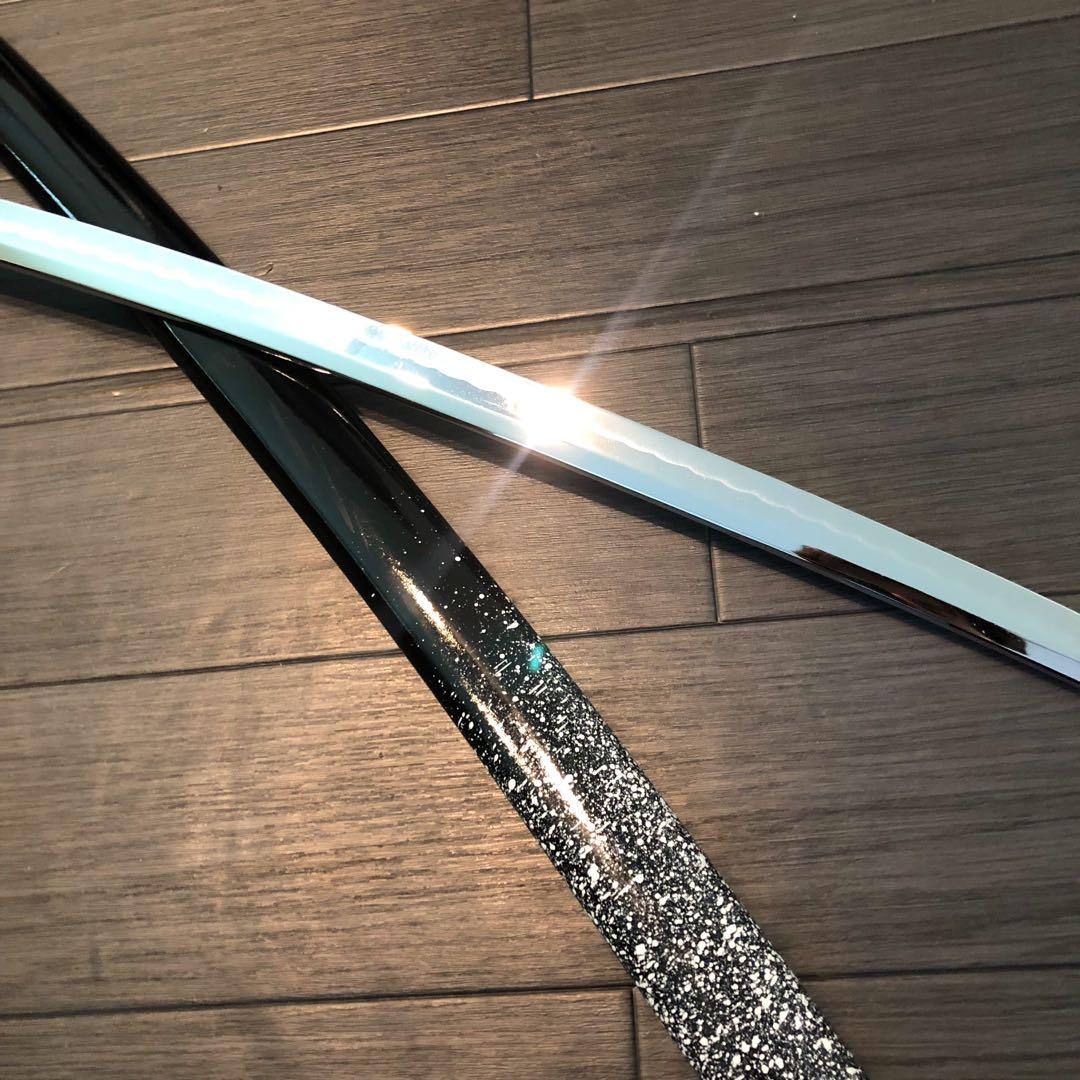 高級模造刀　高級居合刀　菊一文字拵え　黒鞘白飛沫　優勢刃紋刀身　白拵え