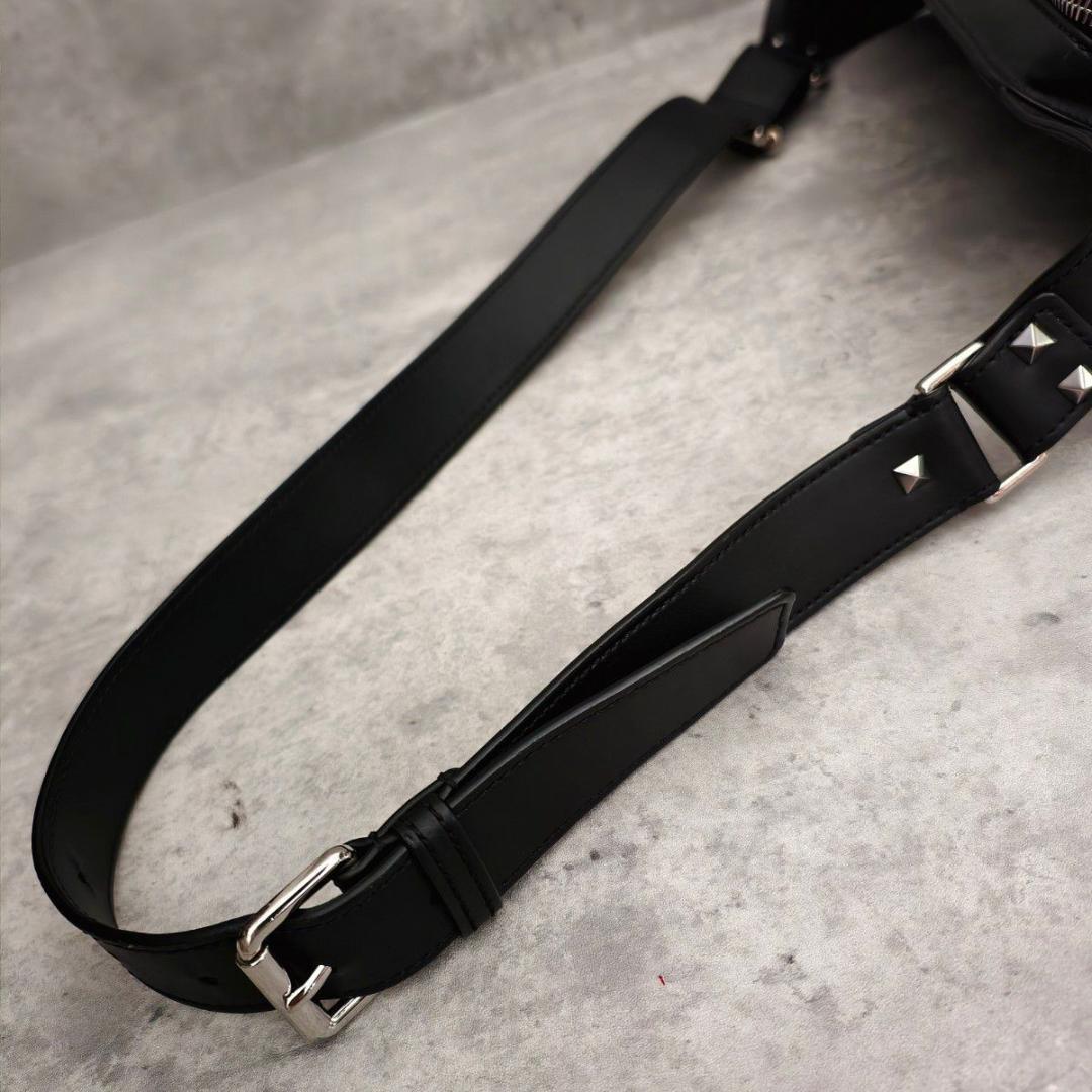 【正規品・極美品】VALENTINO ボディバッグ VLTN スタッズ ブラック