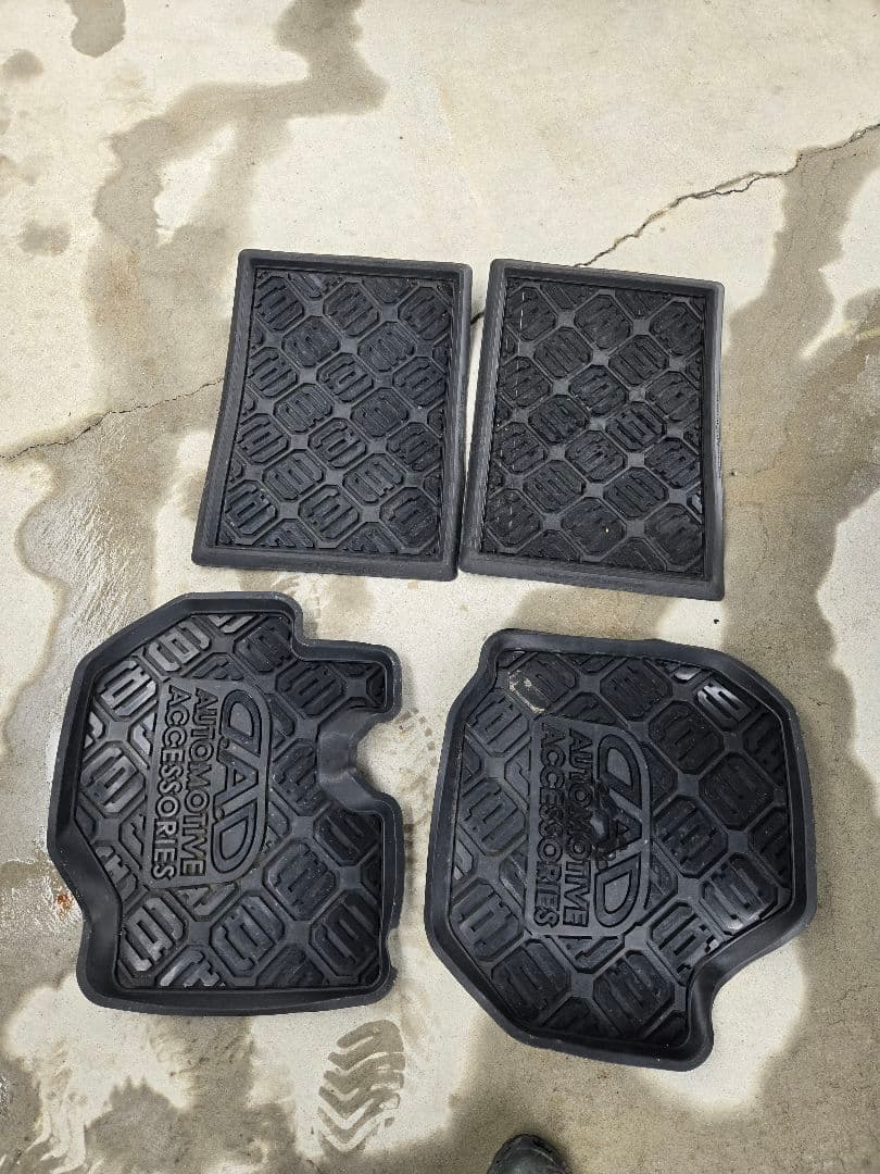 新車外し　ハイエース ワゴン　7型　200系　純正　ショック　その他