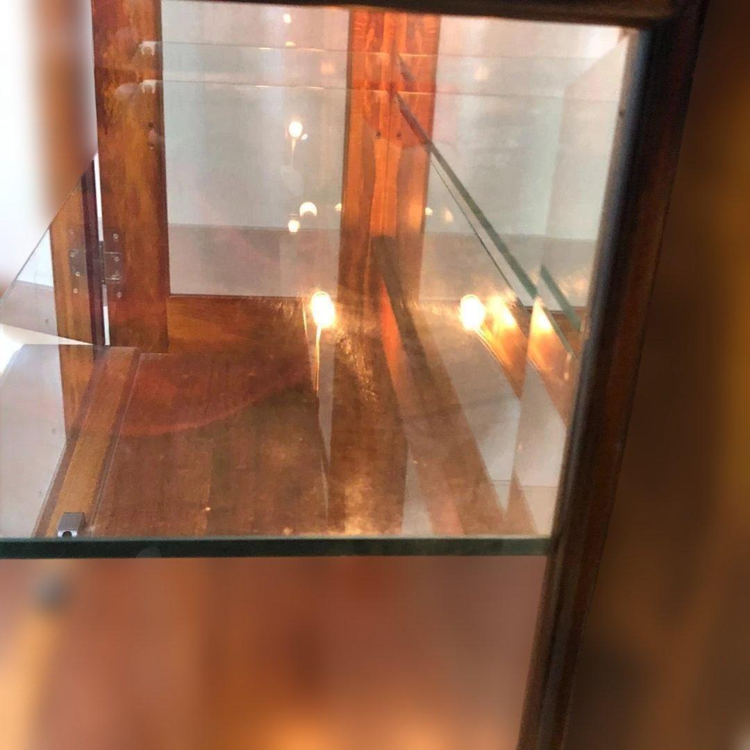 送料無料【希少3面ガラス採光】カリモク 飾り棚 コレクションボード