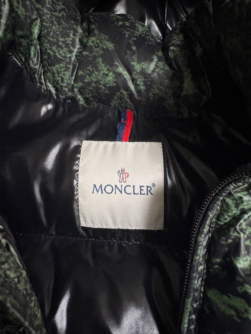 MONCLER モンクレール　ダウン　ファレルウィリアムス　コラボ　激レア