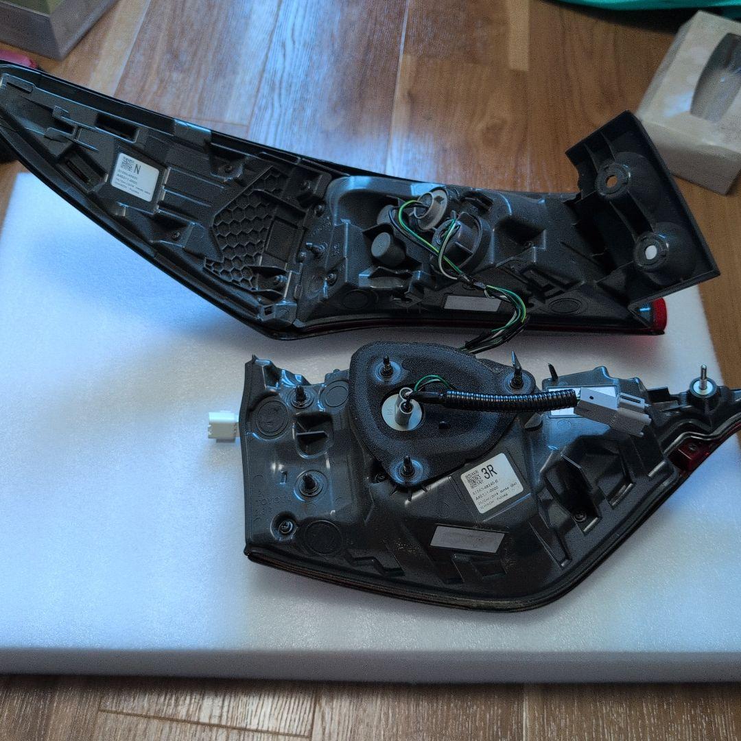 値下げ　60ハリアー　後期純正テールランプ