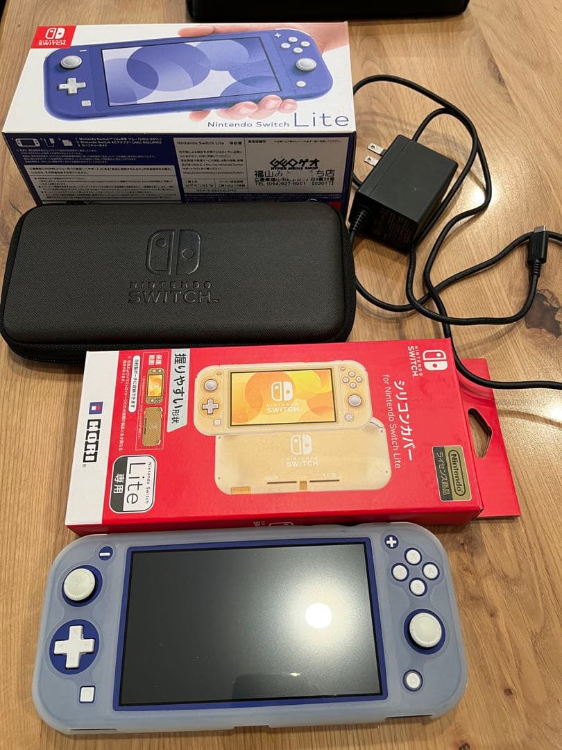 ニンテンドースイッチライト　スイッチライト　ブルー　シリコンカバー付き　ケース付