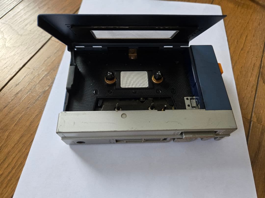 ソニー　ウォークマン　ジャンク品　イヤホン+ケース付き