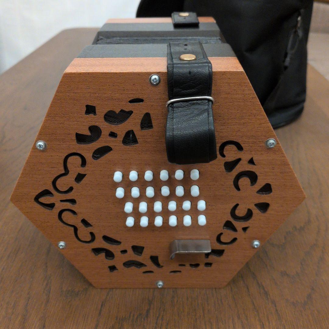 クロマチックコンサーティーナ　ケース・教本付き