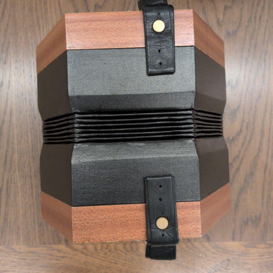 クロマチックコンサーティーナ　ケース・教本付き