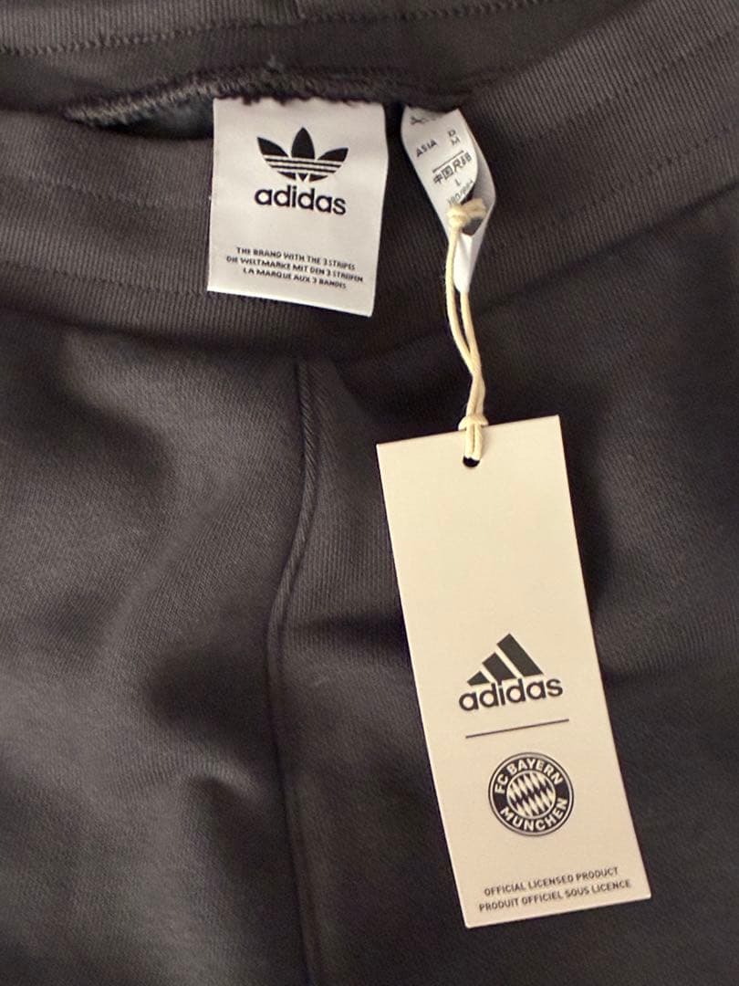 ★新品★ adidasバイエルン・ミュンヘン　エッセンシャルズパンツ　サッカー