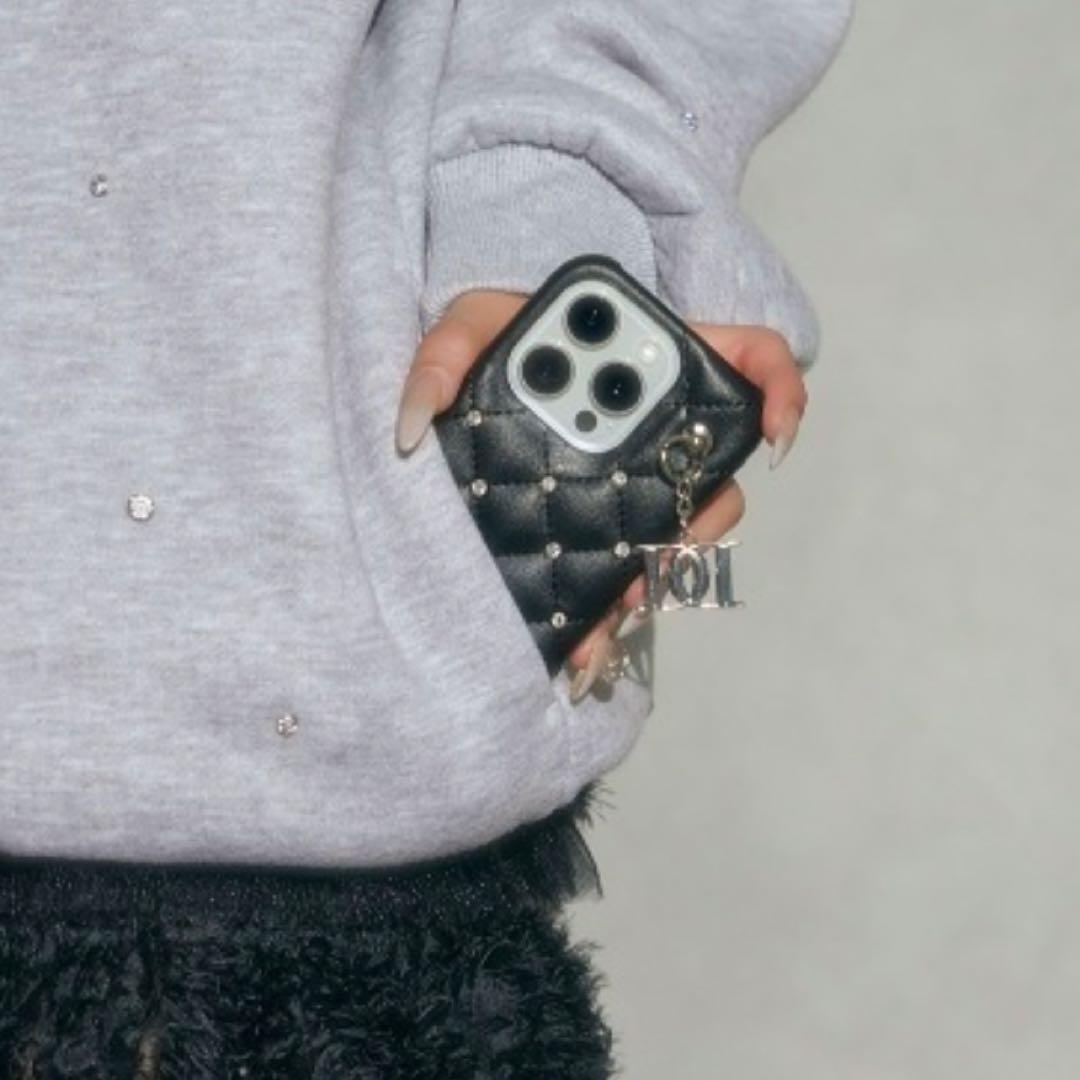 Darich キルティングDDチャームiPhone16Proケース　ダーリッチ