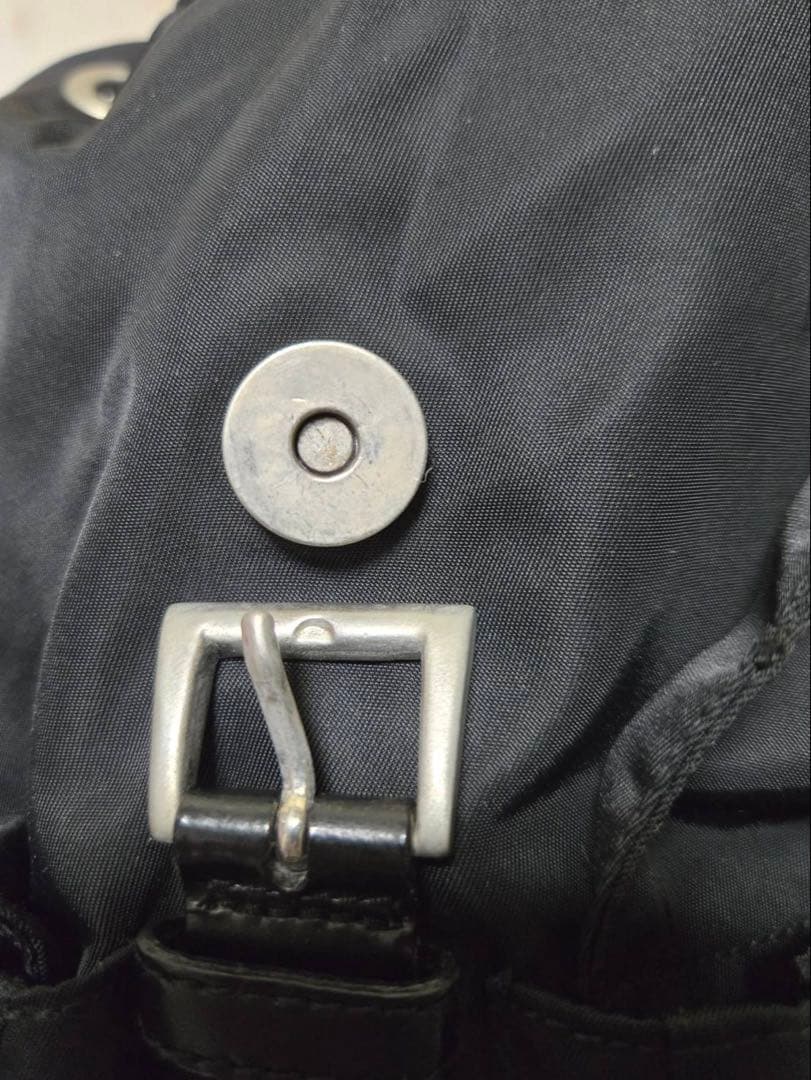 PRADA ブラック リュック　三角プレート